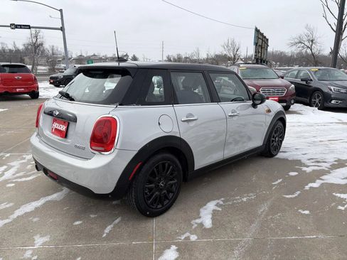 Used 2017 MINI Cooper 4-Door Hardtop image 6
