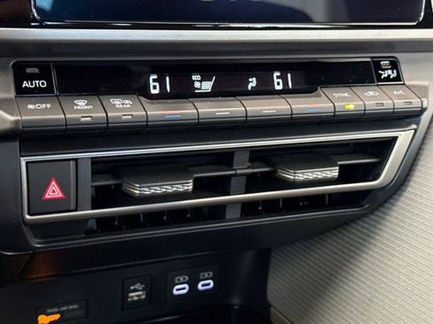 Used 2025 Toyota Camry SE w/ Convenience Package FWD image 21