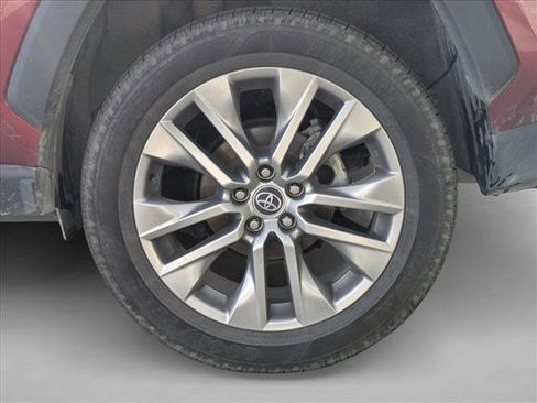 Used 2020 Toyota RAV4 XLE Premium FWD image 7