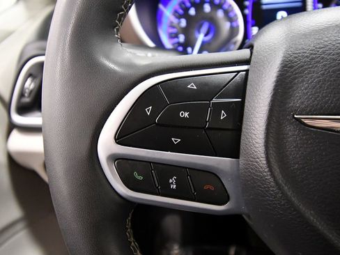 Used 2023 Chrysler Voyager LX image 21