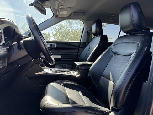 Used 2022 Ford Explorer Limited image 11
