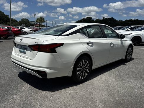 Used 2024 Nissan Altima 2.5 SV FWD image 5