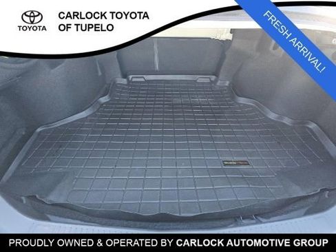 Used 2021 Toyota Avalon Limited image 10