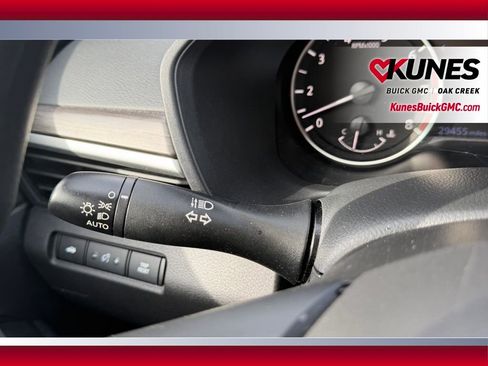 Used 2025 Nissan Altima 2.5 SV image 12