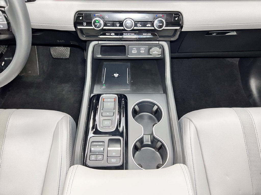 Used 2025 Honda Pilot Touring image 13