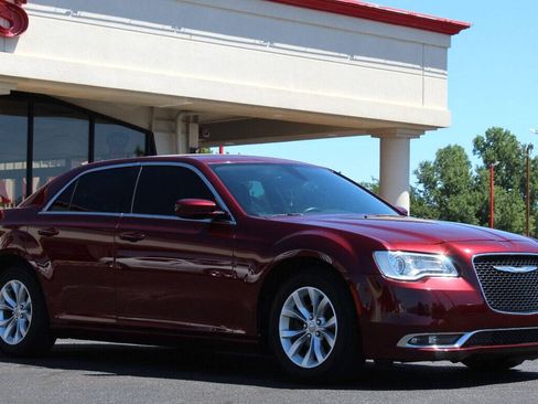 Used 2015 Chrysler 300 Limited w/ Driver Convenience Group RWD image 3