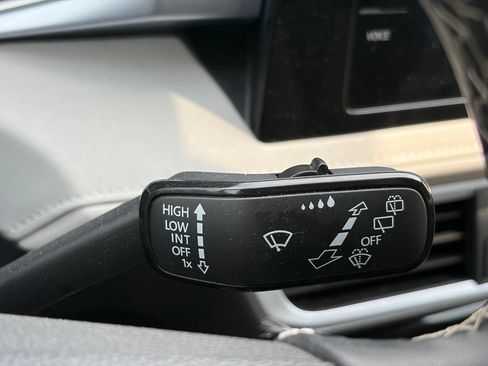 Used 2025 Volkswagen Taos SE AWD/4WD image 25