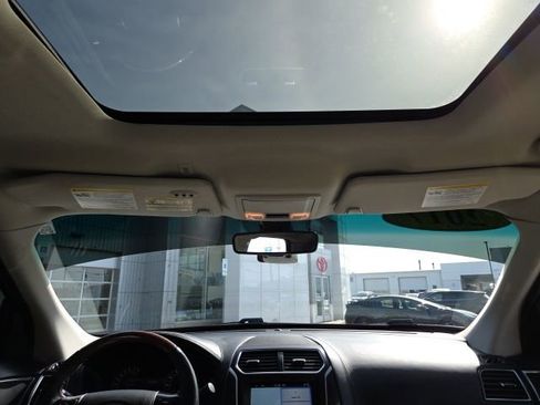 Used 2017 Ford Explorer Platinum image 21