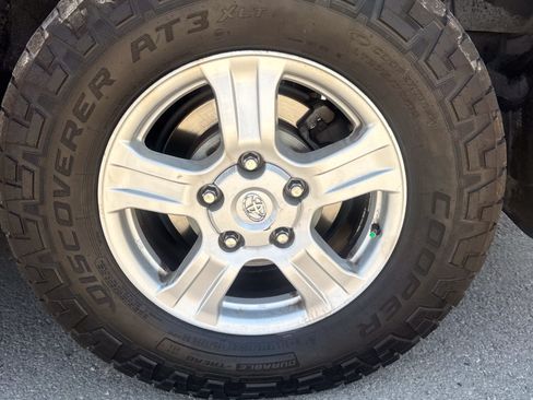 Used 2017 Toyota Sequoia SR5 AWD/4WD image 25