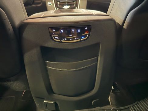 Used 2020 Cadillac Escalade Luxury AWD/4WD image 40