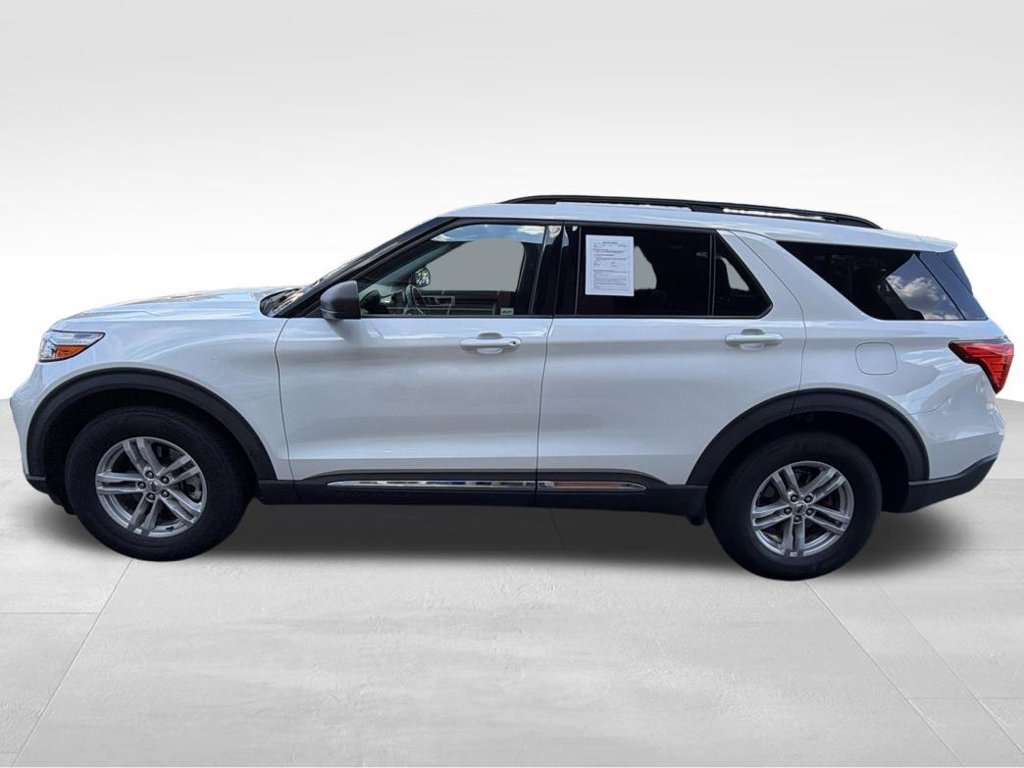 Used 2022 Ford Explorer XLT w/ Equipment Group 202A AWD/4WD image 4