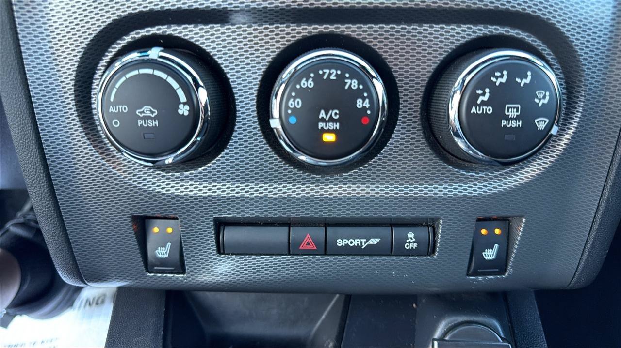 Used 2012 Dodge Challenger R/T RWD image 28