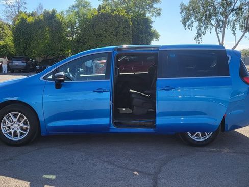 Used 2026 Chrysler Pacifica Select FWD image 24