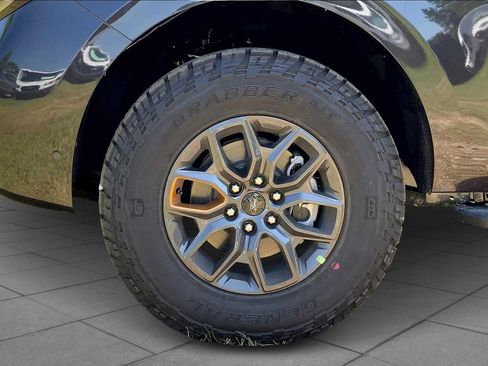 Used 2025 Ford Expedition Tremor image 12