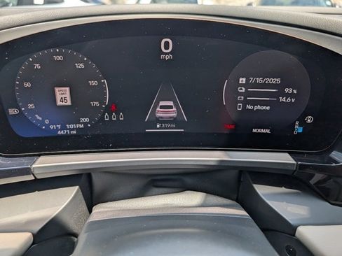 Certified 2025 Porsche Macan Electric image 12