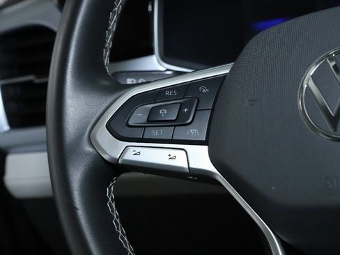 Certified 2025 Volkswagen Taos SE w/ Panoramic Sunroof Package image 23