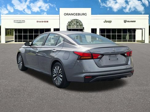 Used 2024 Nissan Altima 2.5 SV FWD image 7