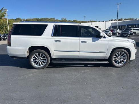 Used 2019 Cadillac Escalade ESV Premium Luxury image 4