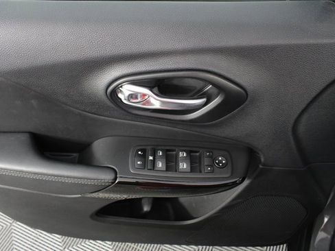 Used 2023 Jeep Cherokee Altitude Lux image 13