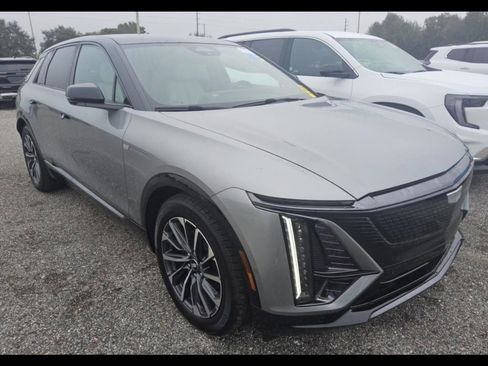 Used 2025 Cadillac Lyriq Sport image 6