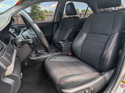 Used 2016 Toyota Camry SE FWD image 11