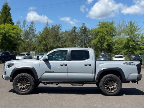 Used 2019 Toyota Tacoma TRD Off-Road AWD/4WD image 2