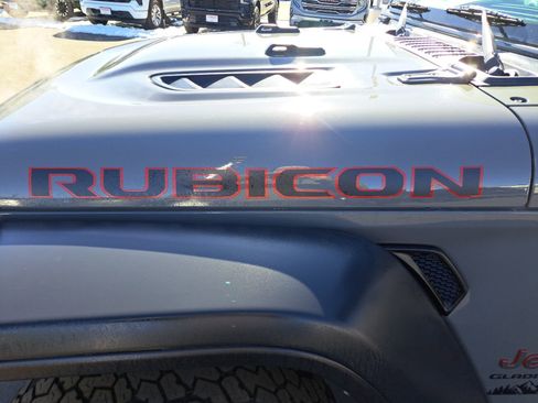 Used 2022 Jeep Gladiator Rubicon w/ Cold Weather Group image 18