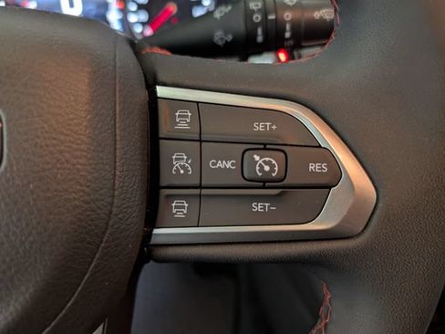 Used 2025 Jeep Compass Trailhawk AWD/4WD image 17
