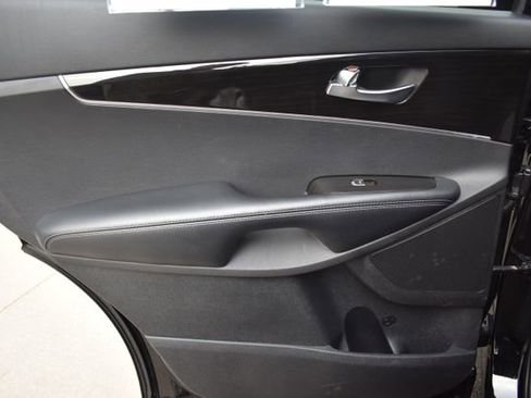 Used 2019 Kia Sorento L image 31