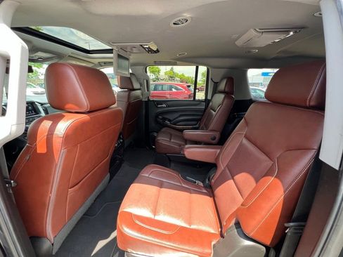 Used 2019 Chevrolet Suburban Premier w/ Premier Plus Edition AWD/4WD image 23