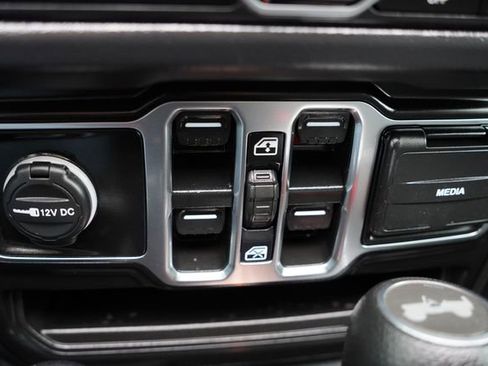 Certified 2025 Jeep Wrangler Unlimited Sahara w/ Safety Group image 31