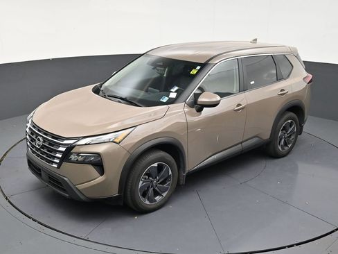 Used 2025 Nissan Rogue SV FWD image 12
