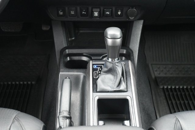 Used 2022 Toyota Tacoma Limited AWD/4WD image 22