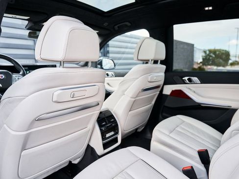 Used 2024 BMW ALPINA XB7 image 42