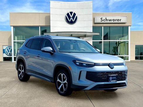 Certified 2025 Volkswagen Tiguan SE AWD/4WD image 4