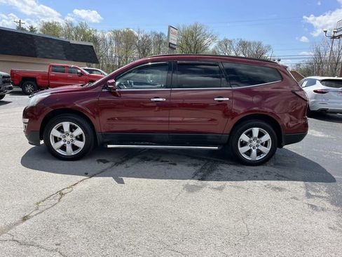 Used 2017 Chevrolet Traverse LT w/ Style and Technology Package FWD image 7