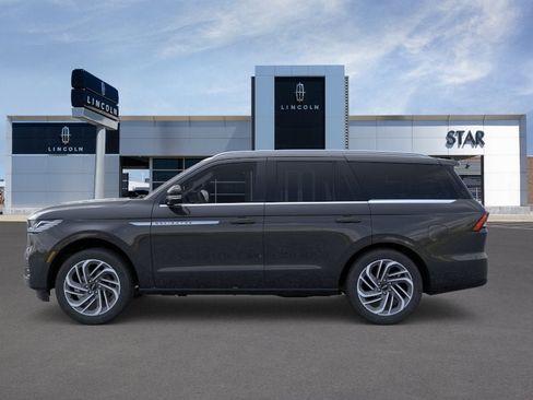 New 2025 Lincoln Navigator Reserve AWD/4WD image 3