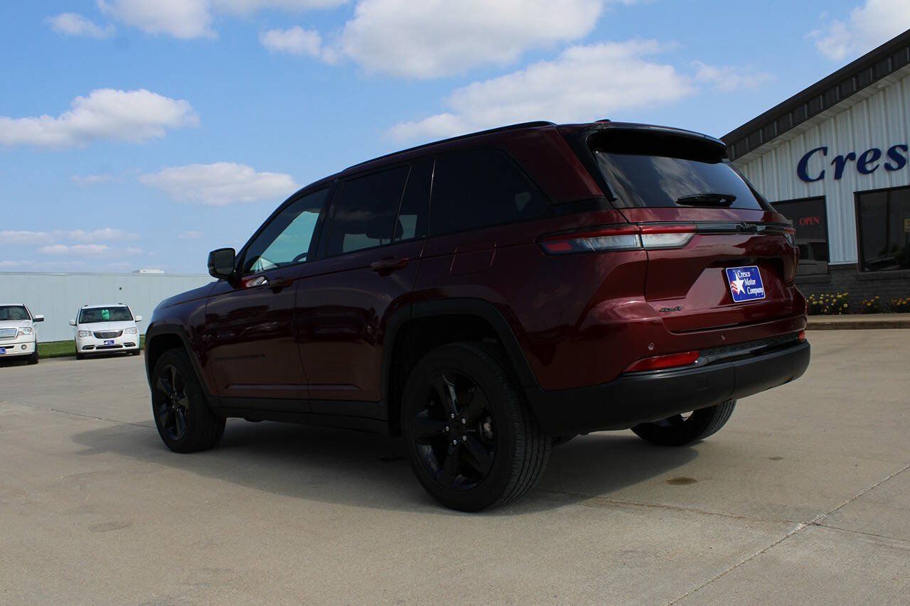 Used 2023 Jeep Grand Cherokee Altitude AWD/4WD image 7