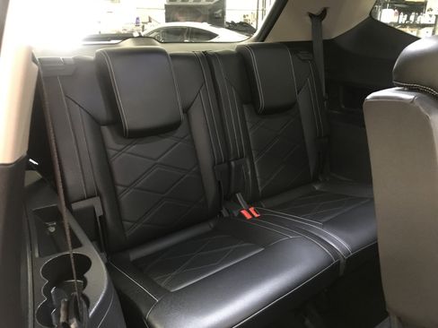 Used 2024 Volkswagen Atlas SE AWD/4WD image 17
