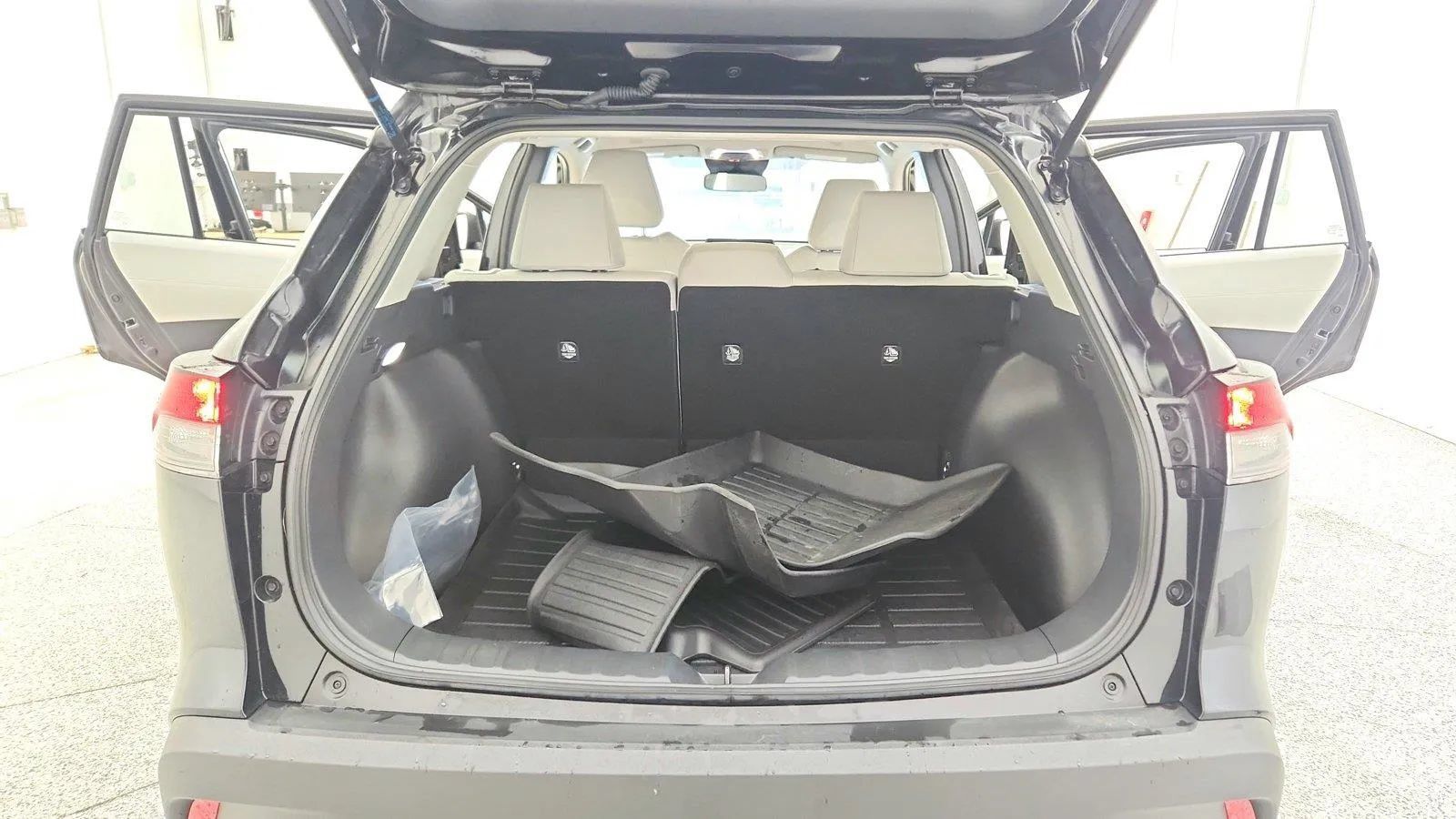 Used 2026 Toyota Corolla Cross L FWD image 37