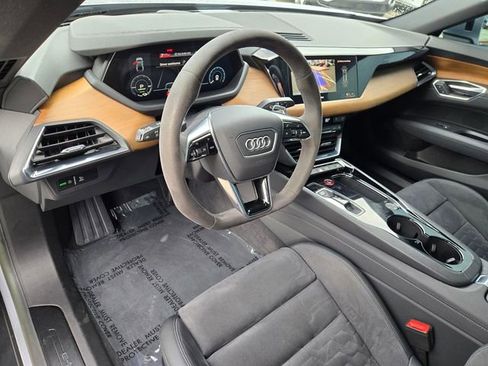 Used 2022 Audi e-tron GT Premium Plus image 18