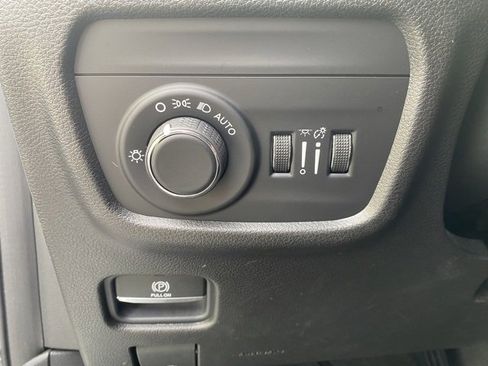 Used 2021 Jeep Grand Cherokee L Laredo image 14