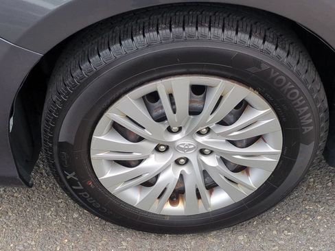 Used 2012 Toyota Camry LE FWD image 9