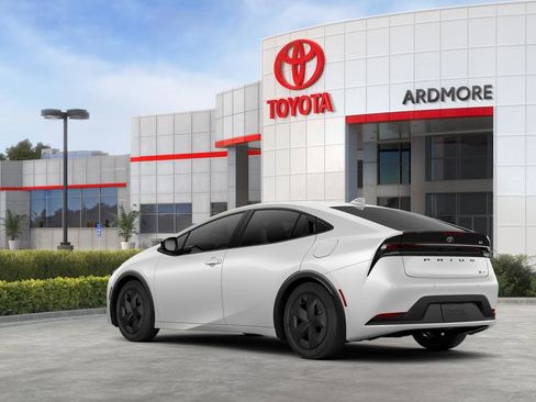 New 2026 Toyota Prius LE FWD image 6