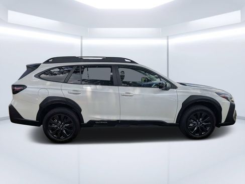 Certified 2025 Subaru Outback Onyx Edition AWD/4WD image 2