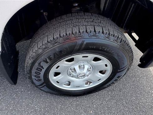 Used 2017 Nissan Titan S AWD/4WD image 27
