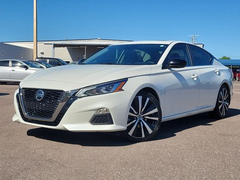 Used 2021 Nissan Altima 2.5 SR w/ SR Premium Package image 1