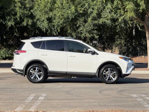 Used 2016 Toyota RAV4 XLE FWD image 6