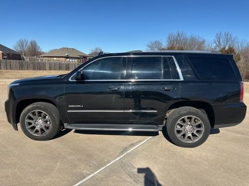 Used 2017 GMC Yukon Denali image 2