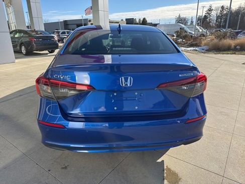 Used 2022 Honda Civic Touring image 6
